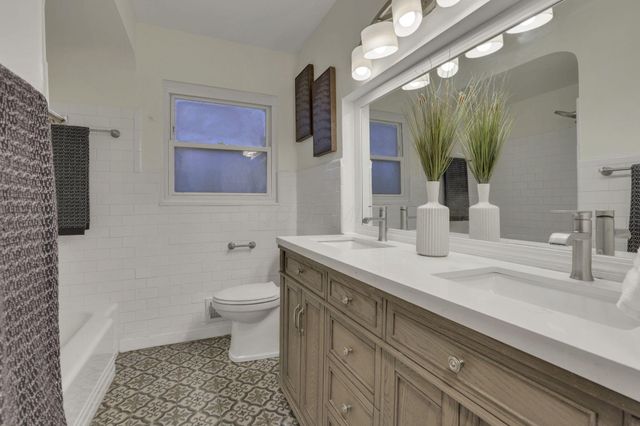 601 Morse Road, Columbus, OH 43214