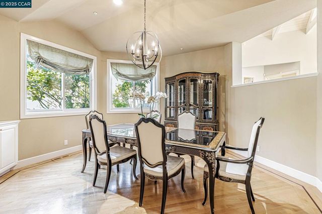 4 Julianna Ct, Moraga, CA 94556
