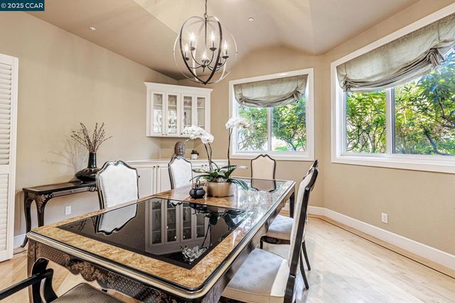 4 Julianna Ct, Moraga, CA 94556