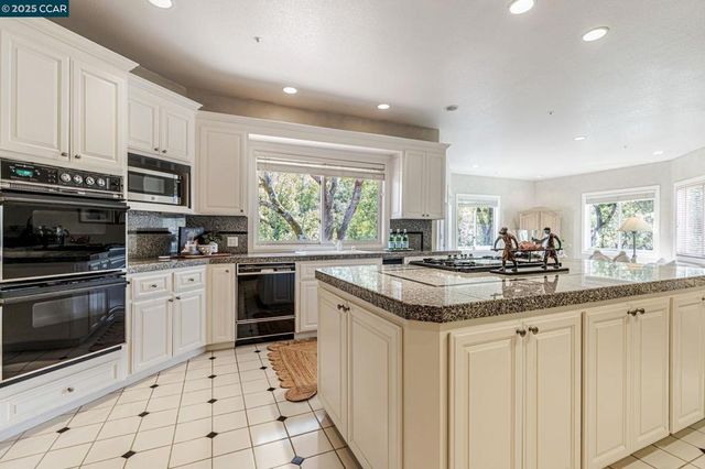 4 Julianna Ct, Moraga, CA 94556