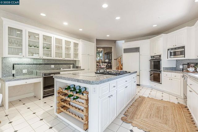 4 Julianna Ct, Moraga, CA 94556