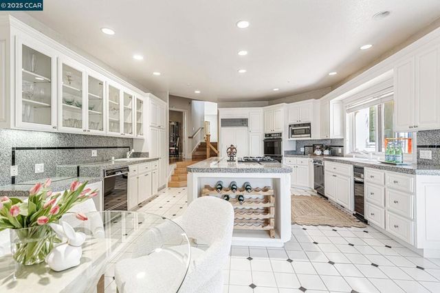 4 Julianna Ct, Moraga, CA 94556