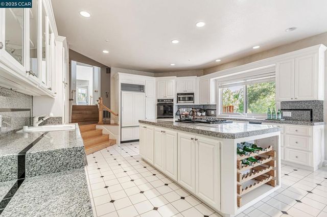 4 Julianna Ct, Moraga, CA 94556