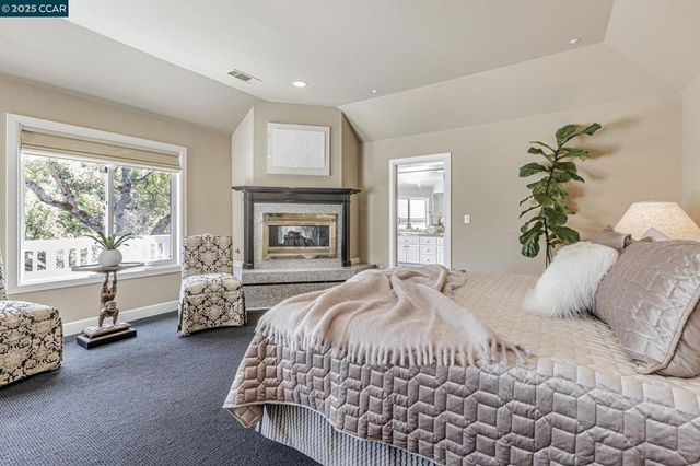 4 Julianna Ct, Moraga, CA 94556