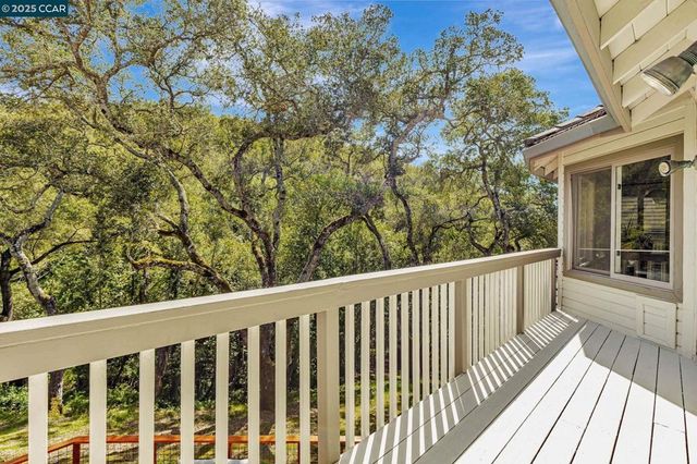 4 Julianna Ct, Moraga, CA 94556