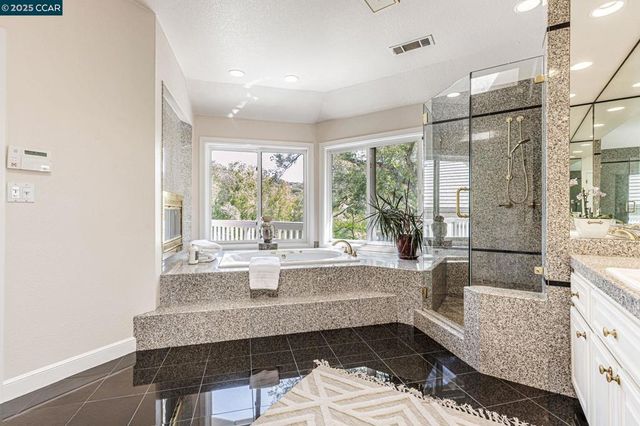 4 Julianna Ct, Moraga, CA 94556