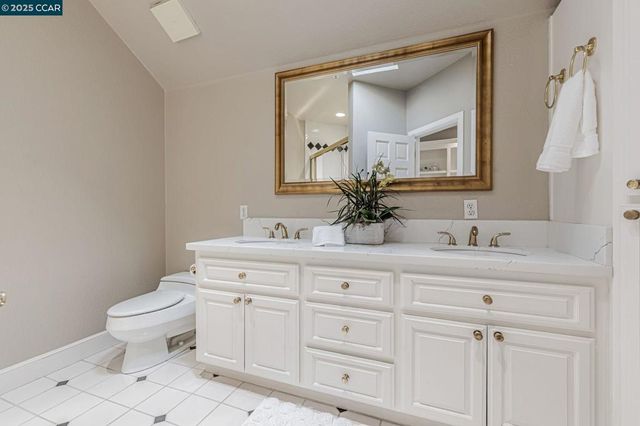 4 Julianna Ct, Moraga, CA 94556
