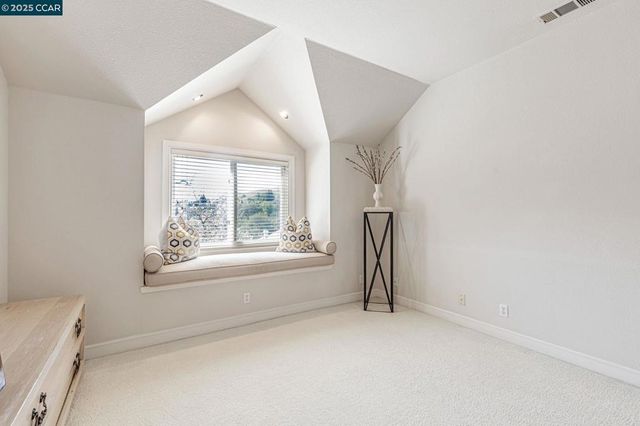 4 Julianna Ct, Moraga, CA 94556