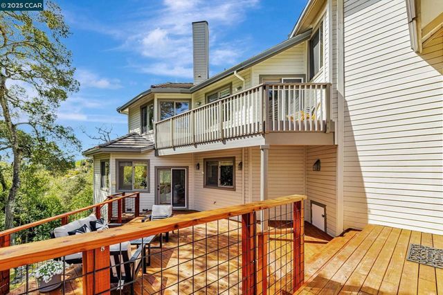 4 Julianna Ct, Moraga, CA 94556