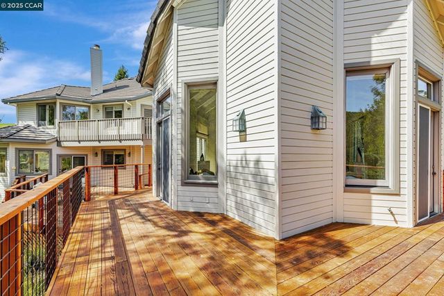 4 Julianna Ct, Moraga, CA 94556