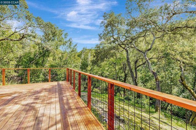 4 Julianna Ct, Moraga, CA 94556