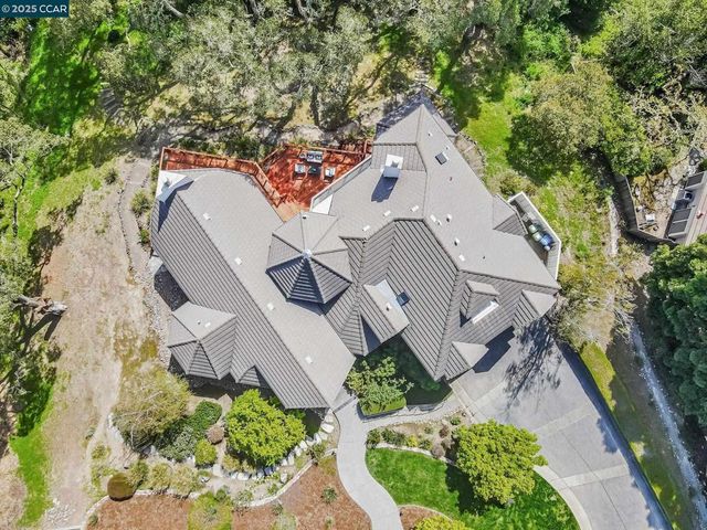 4 Julianna Ct, Moraga, CA 94556