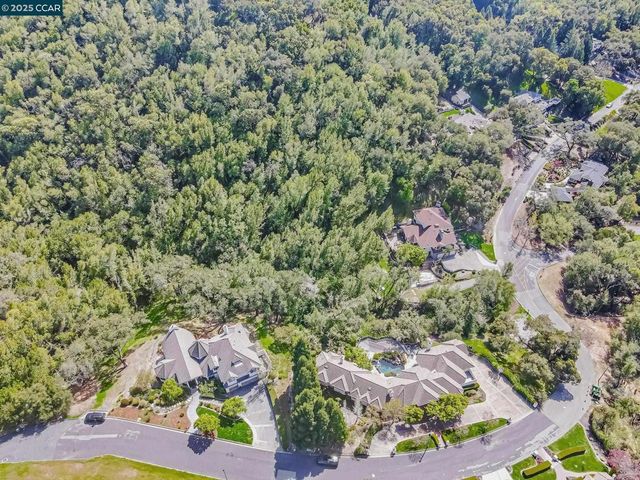 4 Julianna Ct, Moraga, CA 94556