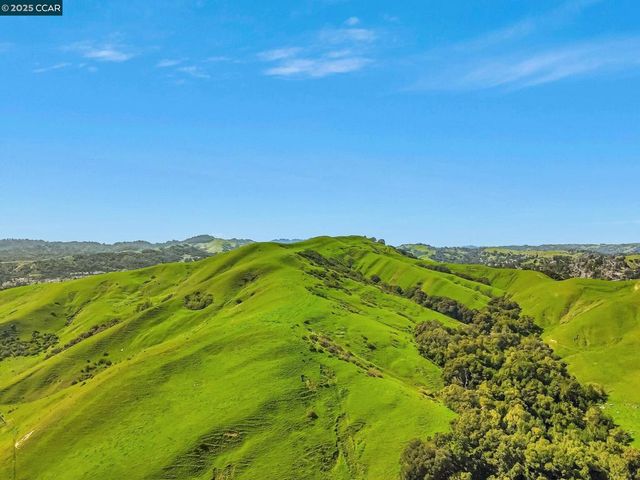 4 Julianna Ct, Moraga, CA 94556