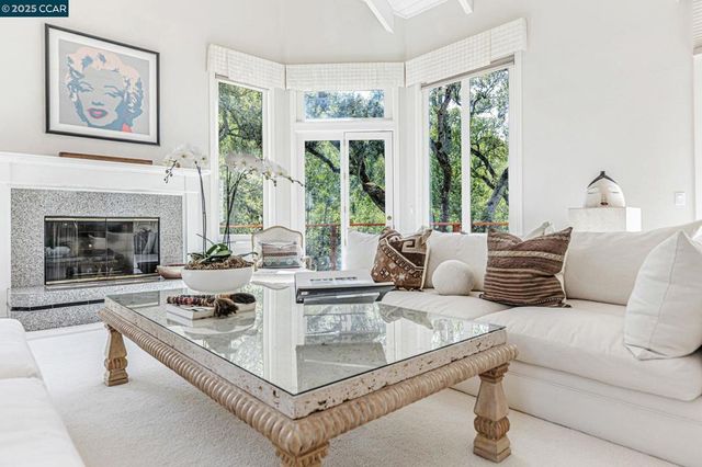 4 Julianna Ct, Moraga, CA 94556