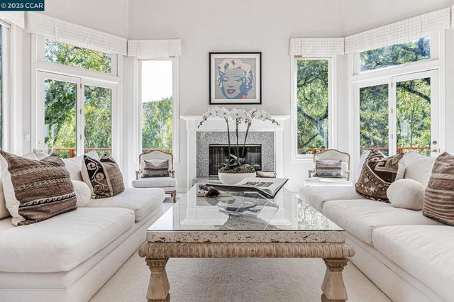 4 Julianna Ct, Moraga, CA 94556