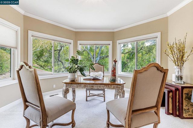 4 Julianna Ct, Moraga, CA 94556