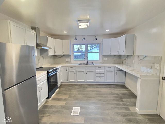 806 S Poplar Street, Seymour, IN 47274