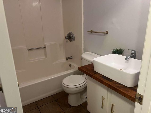 3262 Summer Wood Circle, Snellville, GA 30039