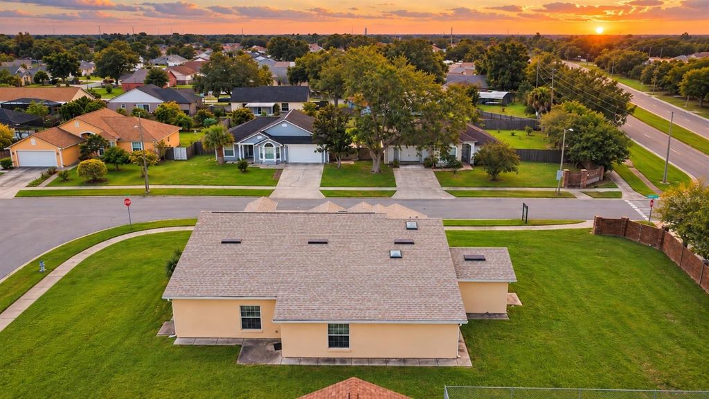 Image 46 of property listing at 2175 GREYSTONE TRAIL, Orlando, FL 32818