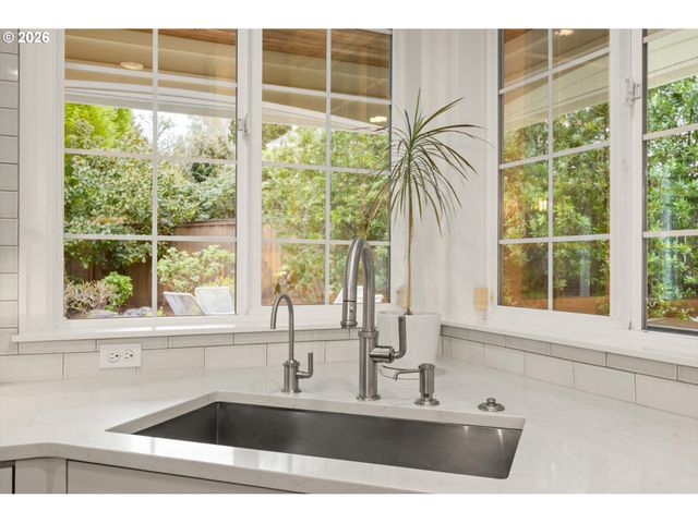 4112 Sw 58TH Ave, Portland, OR 97221