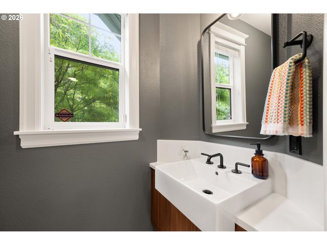 4112 Sw 58TH Ave, Portland, OR 97221