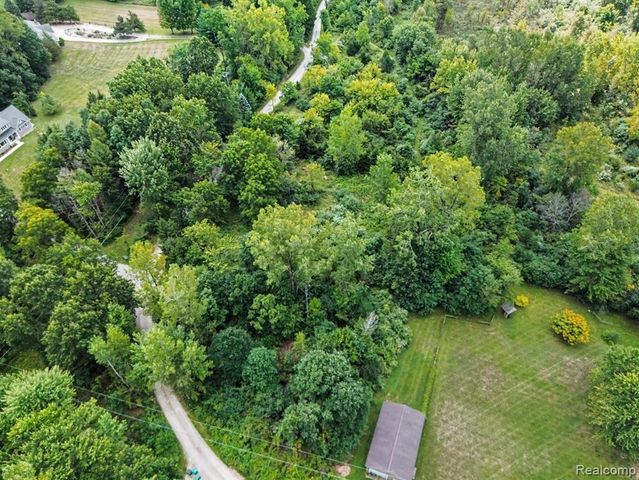 3195 E Pillar Drive, Whitmore Lake, MI 48189
