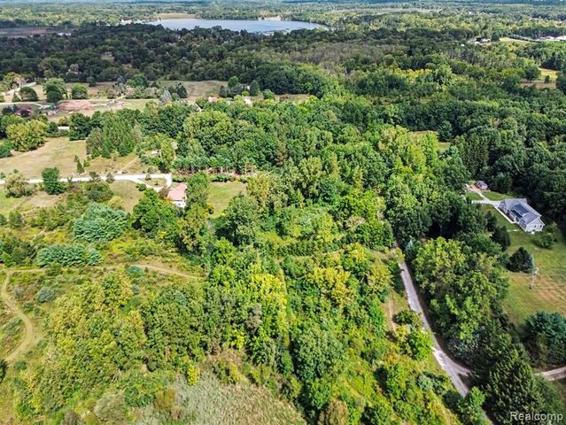 3195 E Pillar Drive, Whitmore Lake, MI 48189