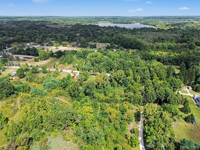 3195 E Pillar Drive, Whitmore Lake, MI 48189