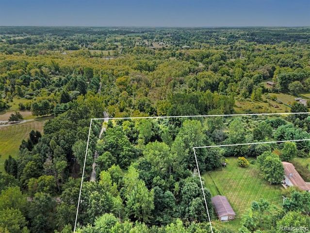 3195 E Pillar Drive, Whitmore Lake, MI 48189