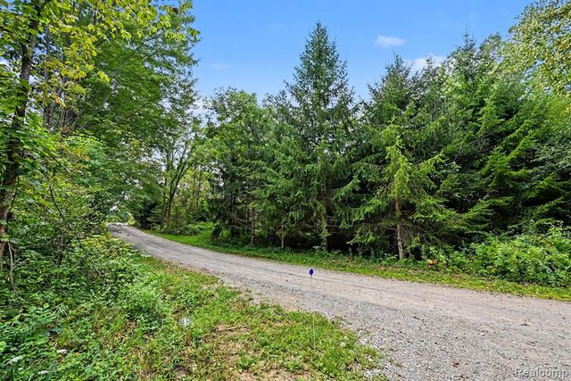 3195 E Pillar Drive, Whitmore Lake, MI 48189