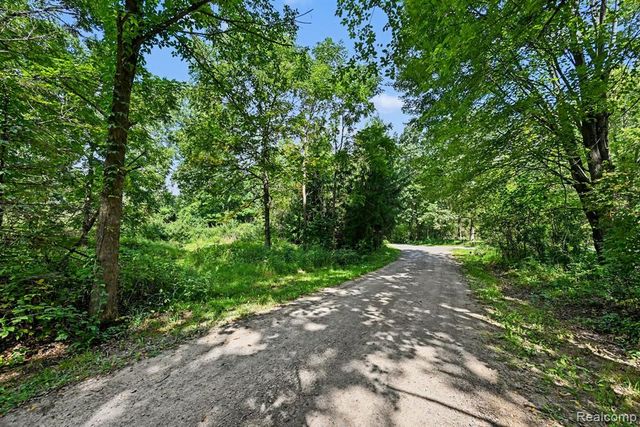 3195 E Pillar Drive, Whitmore Lake, MI 48189