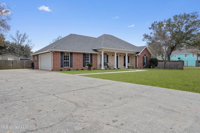 1118 Grove Street, Waveland, MS 39576