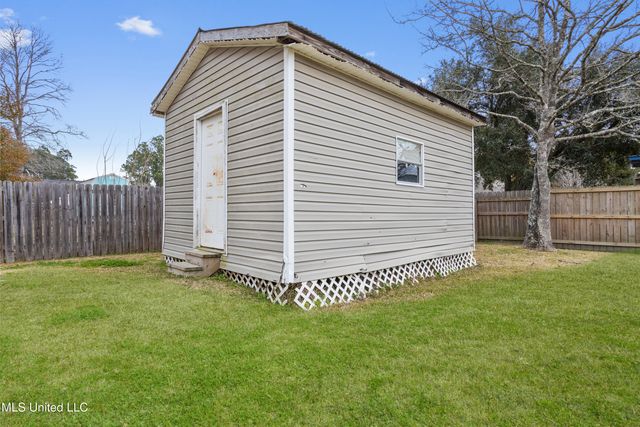 1118 Grove Street, Waveland, MS 39576