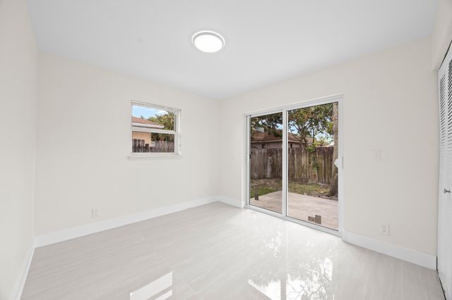 5664 Boynton Crescent, Boynton Beach, FL 33437