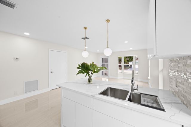 5664 Boynton Crescent, Boynton Beach, FL 33437