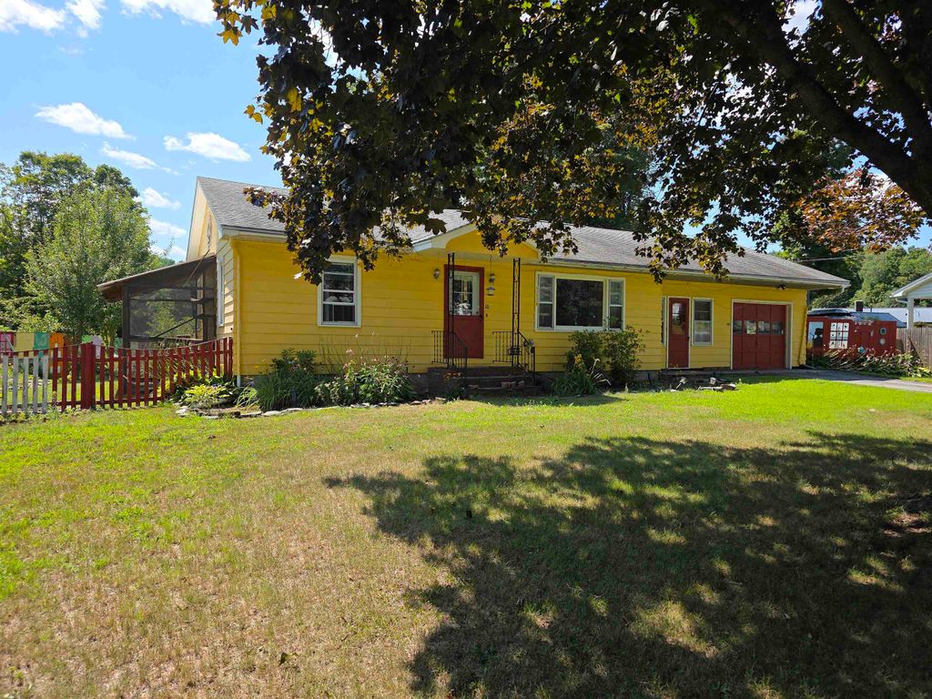10 Clark Street, Springfield, VT 05150