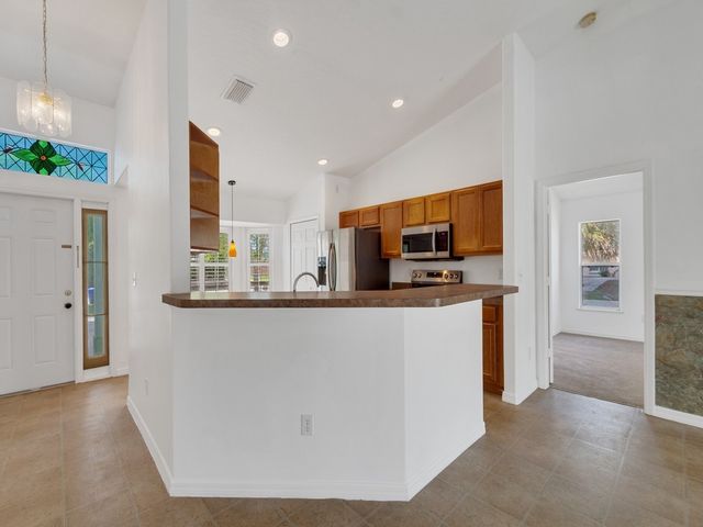 9084 102nd Avenue, Vero Beach, FL 32967