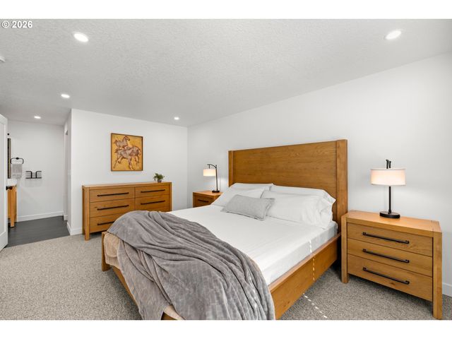 10920 Sw SUMMER LAKE Dr, Portland, OR 97223