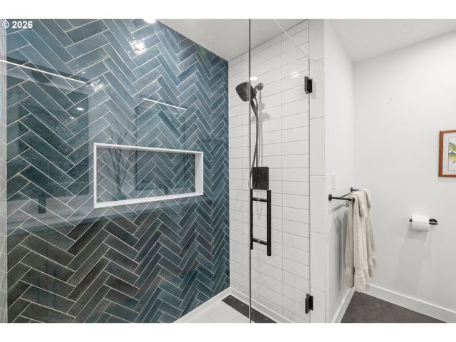 10920 Sw SUMMER LAKE Dr, Portland, OR 97223