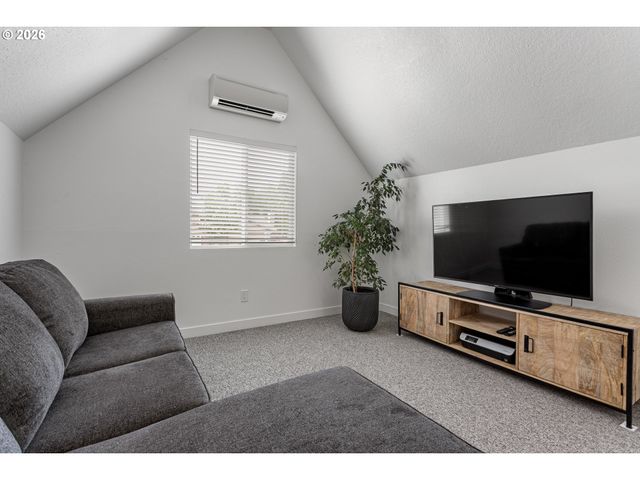 10920 Sw SUMMER LAKE Dr, Portland, OR 97223