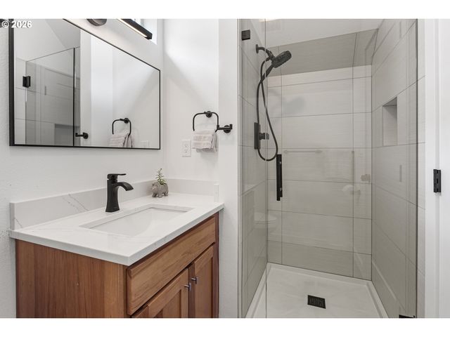 10920 Sw SUMMER LAKE Dr, Portland, OR 97223