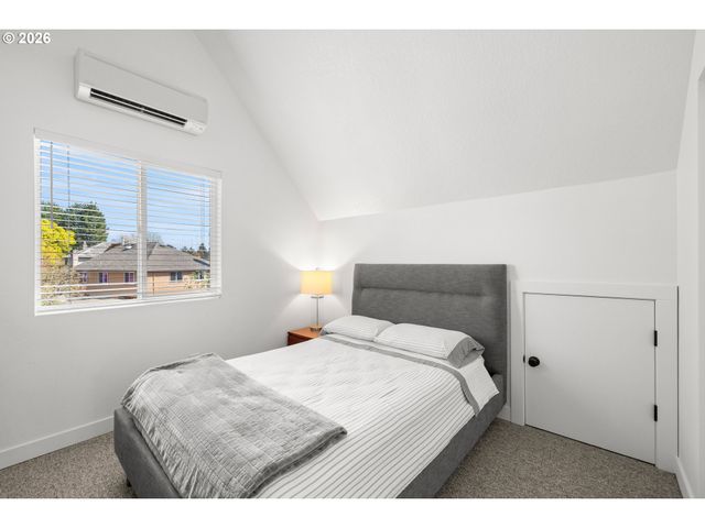 10920 Sw SUMMER LAKE Dr, Portland, OR 97223