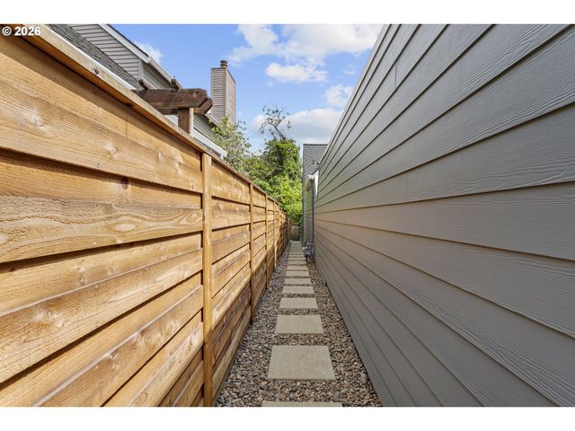10920 Sw SUMMER LAKE Dr, Portland, OR 97223