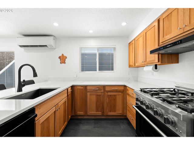 10920 Sw SUMMER LAKE Dr, Portland, OR 97223