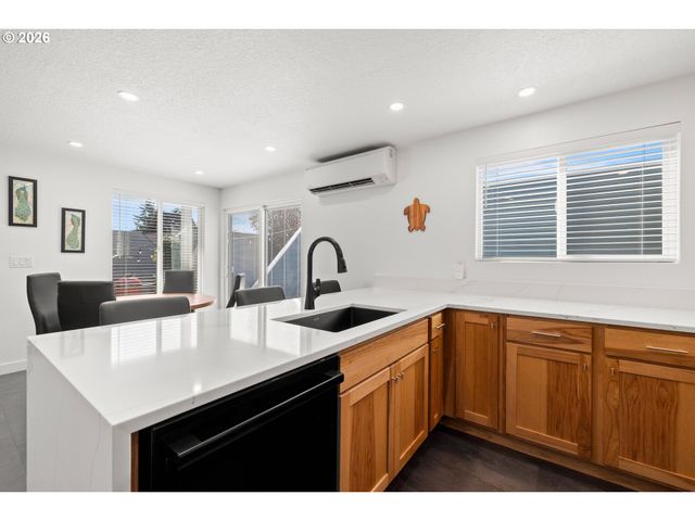 10920 Sw SUMMER LAKE Dr, Portland, OR 97223