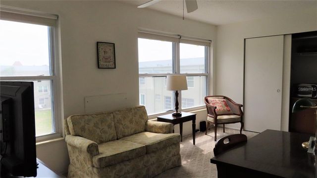 2457 ECUADORIAN WAY 85, Clearwater, FL 33763