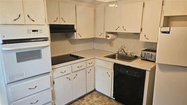 2457 ECUADORIAN WAY 85, Clearwater, FL 33763
