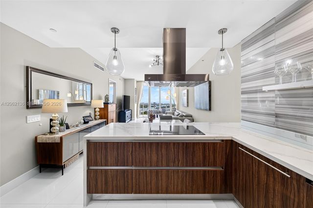 1100 Biscayne Blvd 5502, Miami, FL 33132