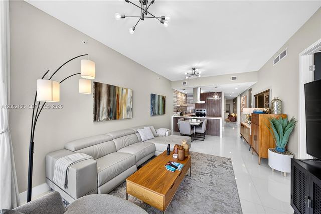 1100 Biscayne Blvd 5502, Miami, FL 33132